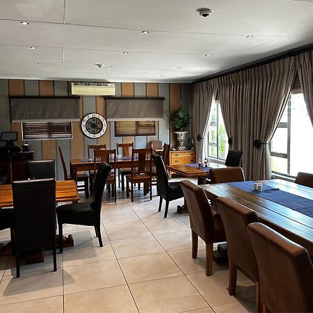 Meyers Guesthouse Jwaneng 외부 사진